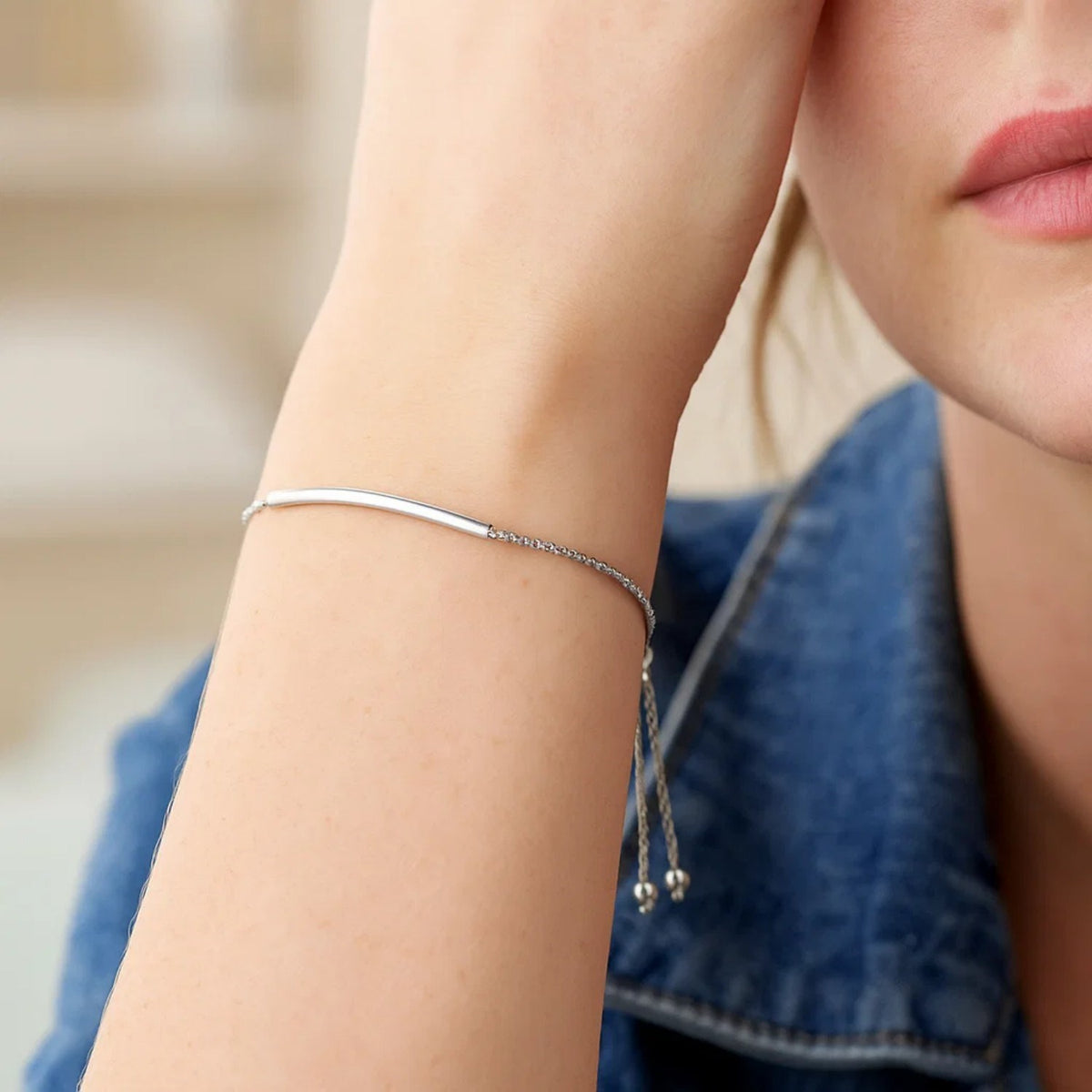 14K White Gold Smooth Curved Bar Lariat Design Bracelet  (1.00 mm)